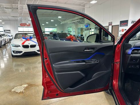 Used 2020 Toyota C-HR XLE FWD image 10
