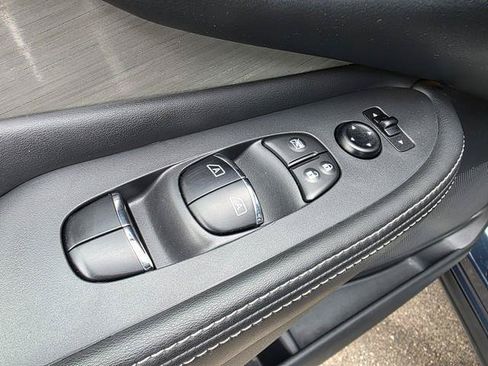 Used 2018 Nissan Murano S AWD/4WD image 13