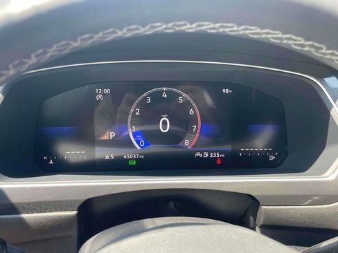 Used 2023 Volkswagen Tiguan SE image 24