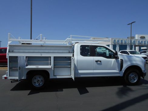New 2025 Ford F250 XL w/ XL Chrome Package image 31