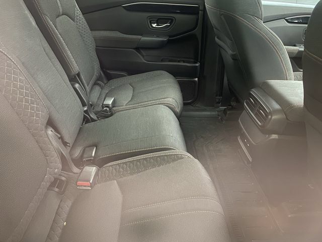 Used 2025 Honda Pilot Sport image 9