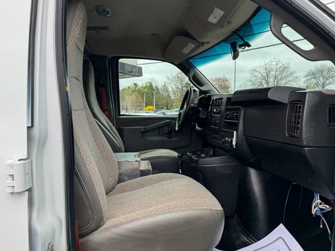 Used 2020 Chevrolet Express 2500 w/ Driver Convenience Package RWD image 10