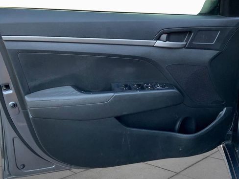 Used 2018 Hyundai Elantra SE FWD image 21