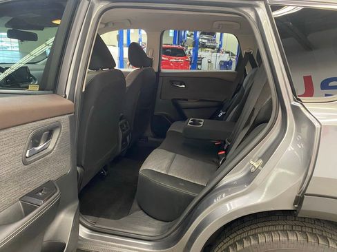 Used 2023 Nissan Rogue SV FWD image 12