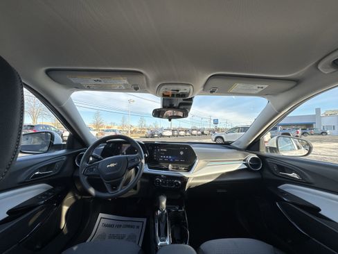 Used 2025 Chevrolet Trax LT image 21