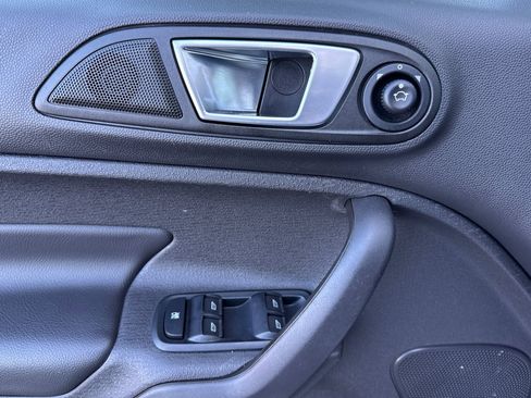 Used 2016 Ford Fiesta Titanium image 11