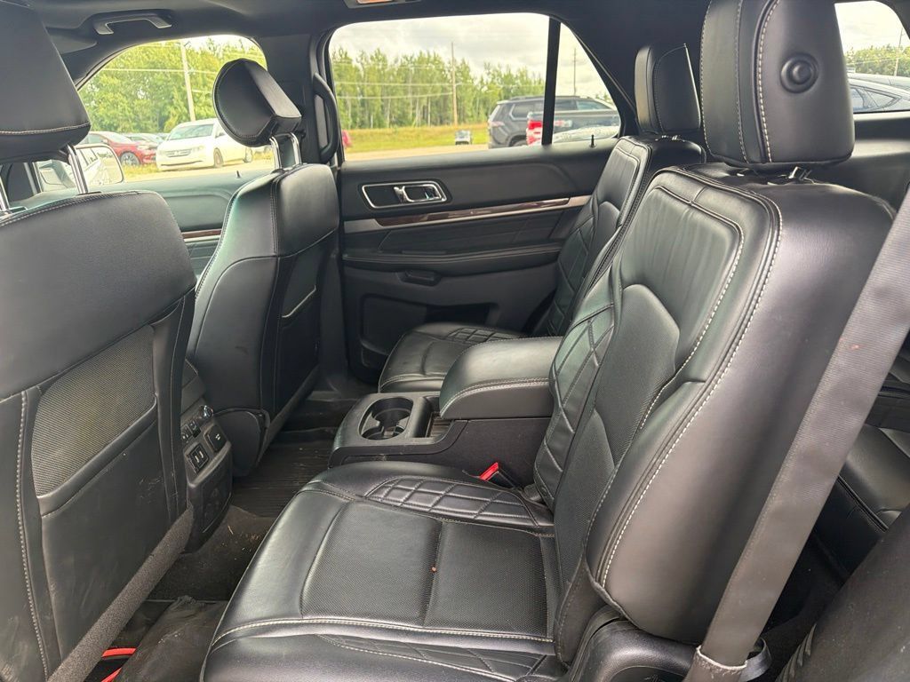 Used 2017 Ford Explorer Platinum AWD/4WD image 6