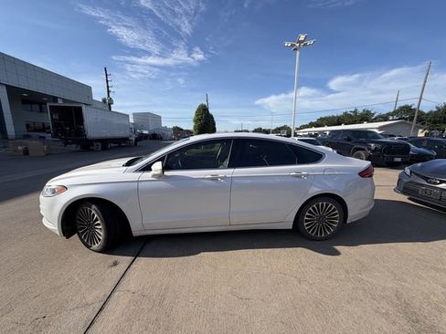Used 2017 Ford Fusion SE w/ Fusion SE Technology Package FWD image 8