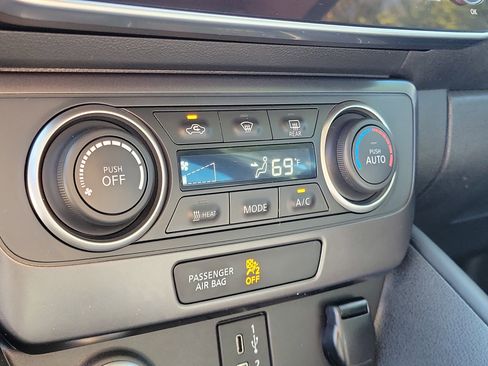 Used 2023 Nissan Leaf S image 27