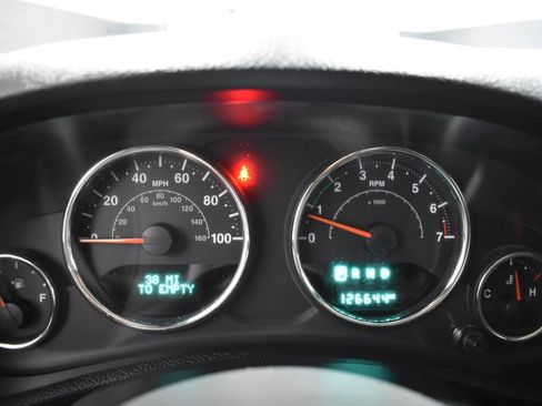 Used 2015 Jeep Wrangler Sahara w/ Connectivity Group AWD/4WD image 21