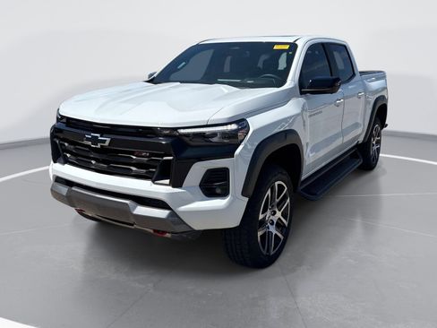 Used 2023 Chevrolet Colorado Z71 w/ Z71 Convenience Package 2 AWD/4WD image 3