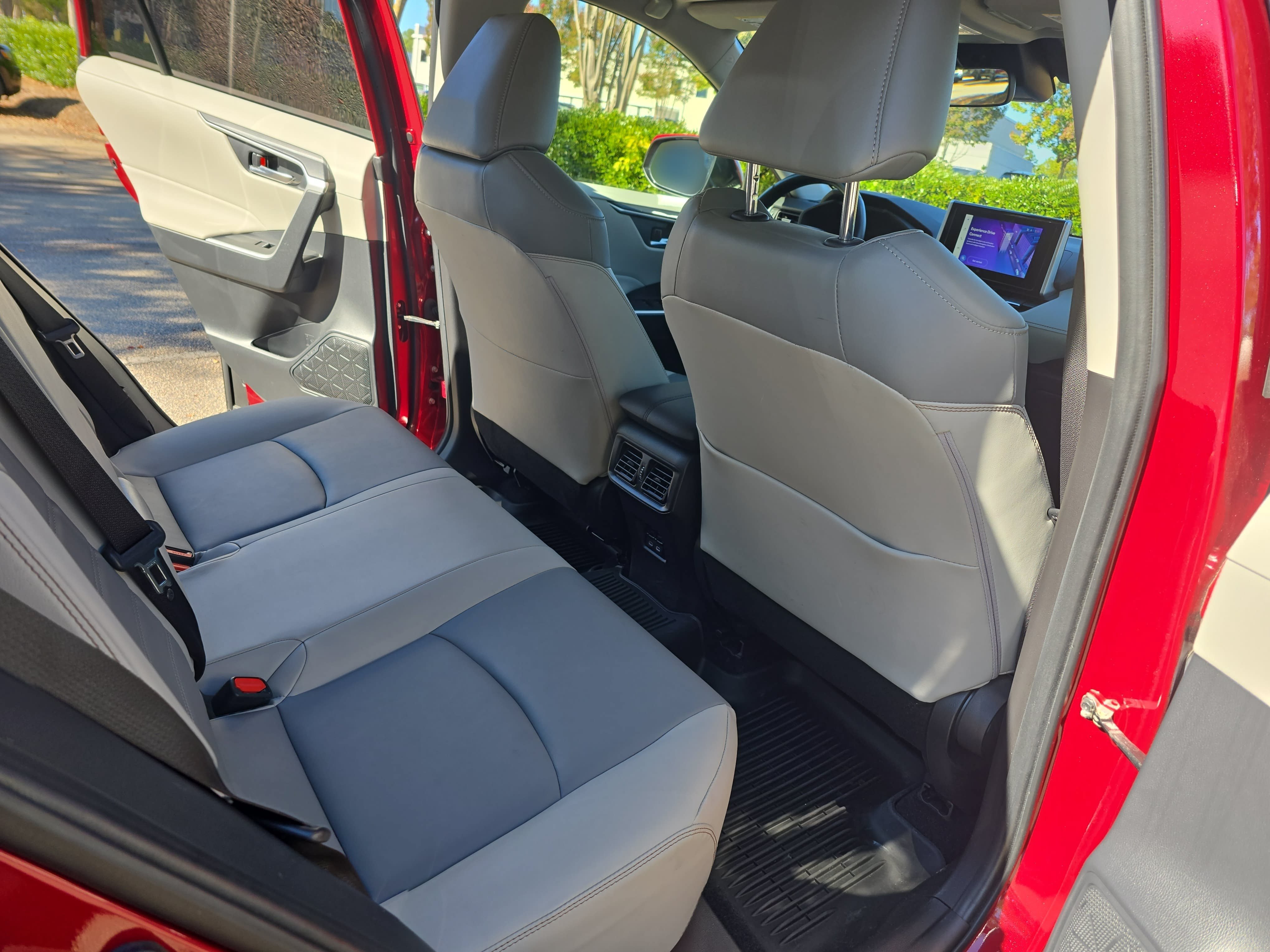 Used 2023 Toyota RAV4 XLE Premium FWD image 11