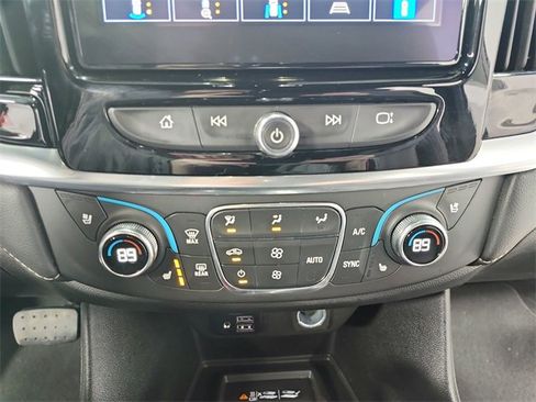 Used 2023 Chevrolet Traverse Premier image 32