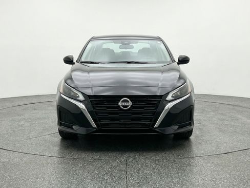 Used 2025 Nissan Altima 2.5 SV FWD image 2