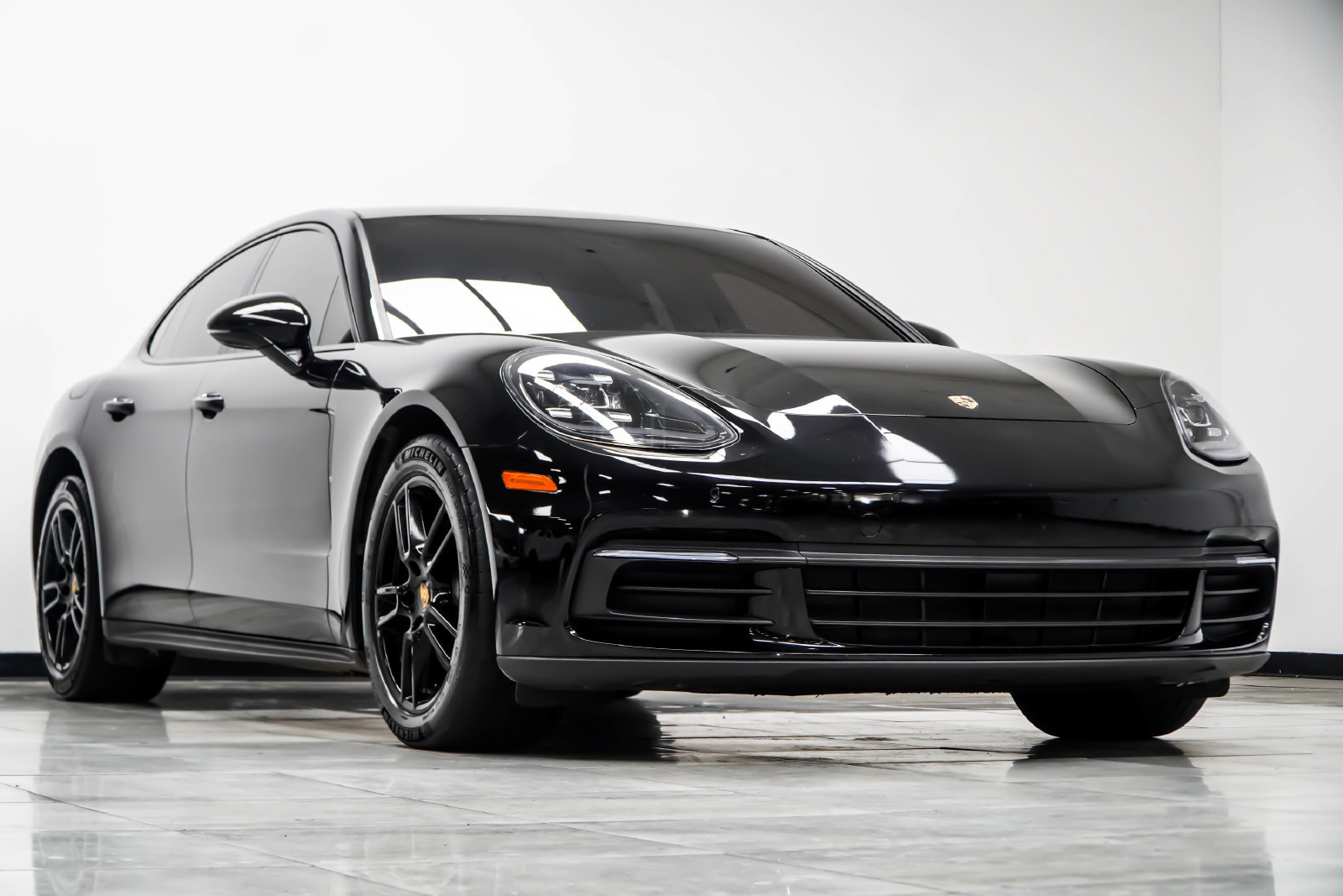 Used 2017 Porsche Panamera 4 AWD/4WD image 4