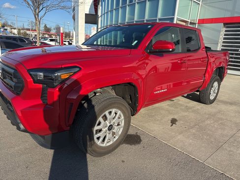 Certified 2025 Toyota Tacoma SR5 image 1