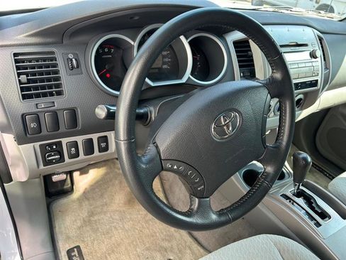Used 2010 Toyota Tacoma PreRunner image 15