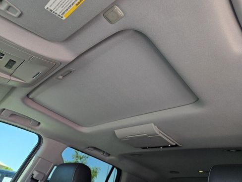 Used 2016 GMC Yukon SLT w/ Open Road Package AWD/4WD image 11