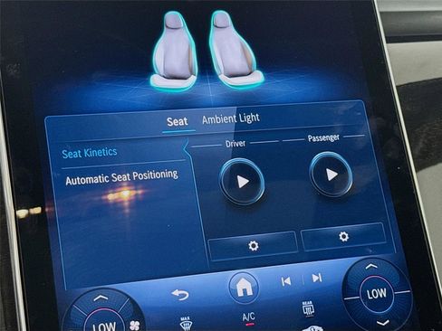 Used 2026 Mercedes-Benz GLC 300 4MATIC image 11