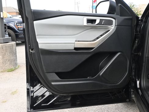 Used 2021 Ford Explorer XLT w/ Equipment Group 202A RWD image 17