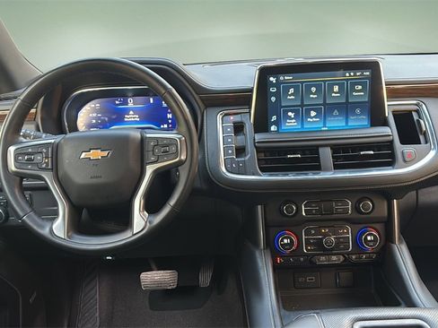 Used 2023 Chevrolet Suburban Premier image 14