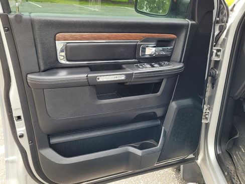 Used 2017 RAM 1500 Laramie AWD/4WD image 11
