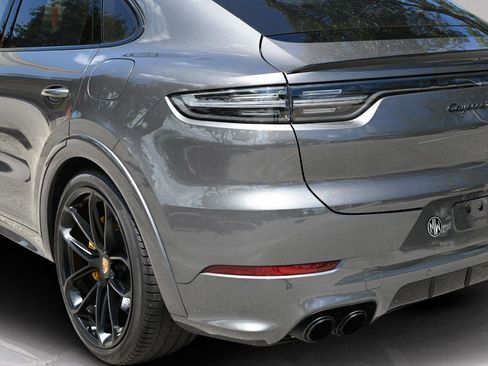 Used 2023 Porsche Cayenne Turbo S image 12