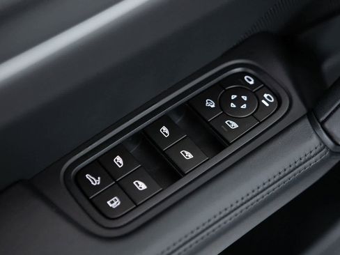 Certified 2025 Porsche Cayenne Turbo image 18