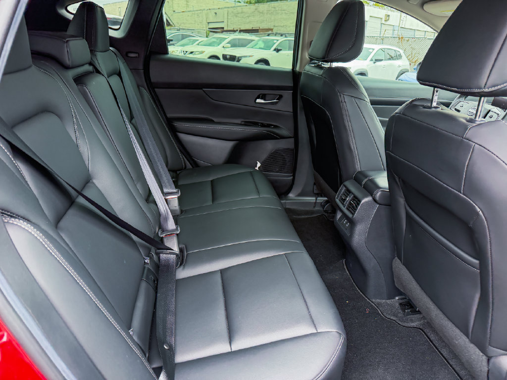 Used 2025 Nissan Murano SV AWD/4WD image 19