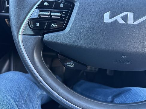 Used 2023 Kia Niro EX Touring FWD image 41