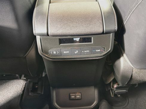 Used 2022 Toyota Highlander XSE FWD image 29