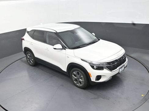 Used 2024 Kia Seltos LX AWD/4WD image 11
