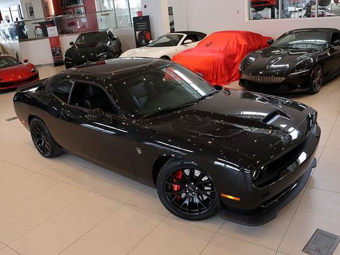 Used 2015 Dodge Challenger SRT Hellcat image 10