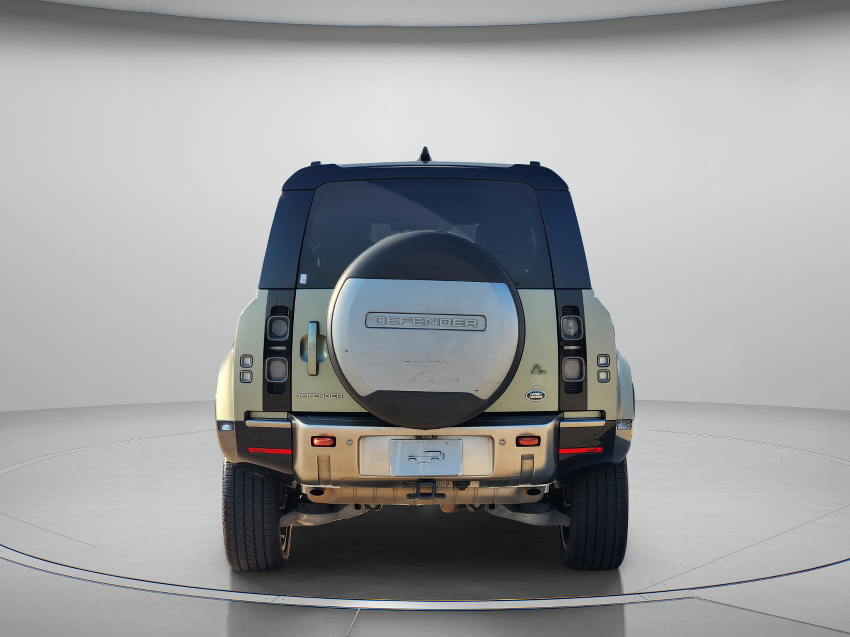 Used 2023 Land Rover Defender 110 X AWD/4WD image 4