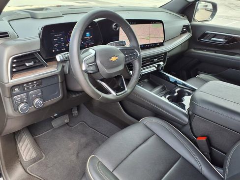Used 2025 Chevrolet Tahoe Premier AWD/4WD image 23