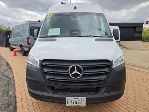 Used 2025 Mercedes-Benz Sprinter 2500 image 7