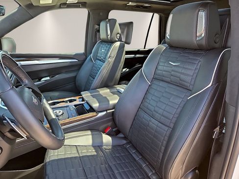 Used 2025 Cadillac Escalade Sport Platinum w/ LPO, ONYX Package AWD/4WD image 15