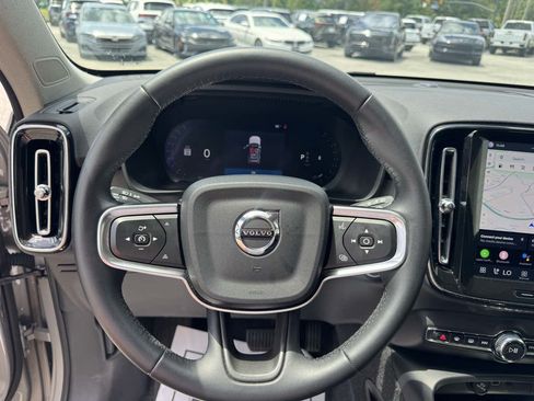 Used 2025 Volvo XC40 B5 Plus AWD/4WD image 18