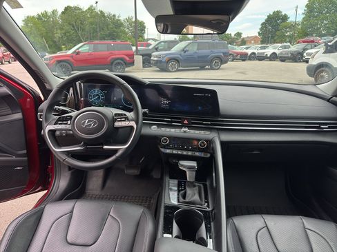 Used 2023 Hyundai Elantra Limited FWD image 11