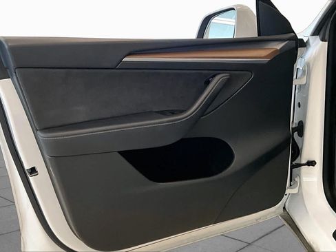 Used 2022 Tesla Model Y Performance AWD/4WD image 19