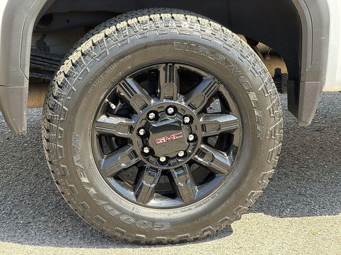 Used 2025 GMC Sierra 2500 AT4 AWD/4WD image 32