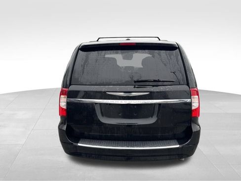 Used 2015 Chrysler Town & Country Touring w/ Driver Convenience Group image 4