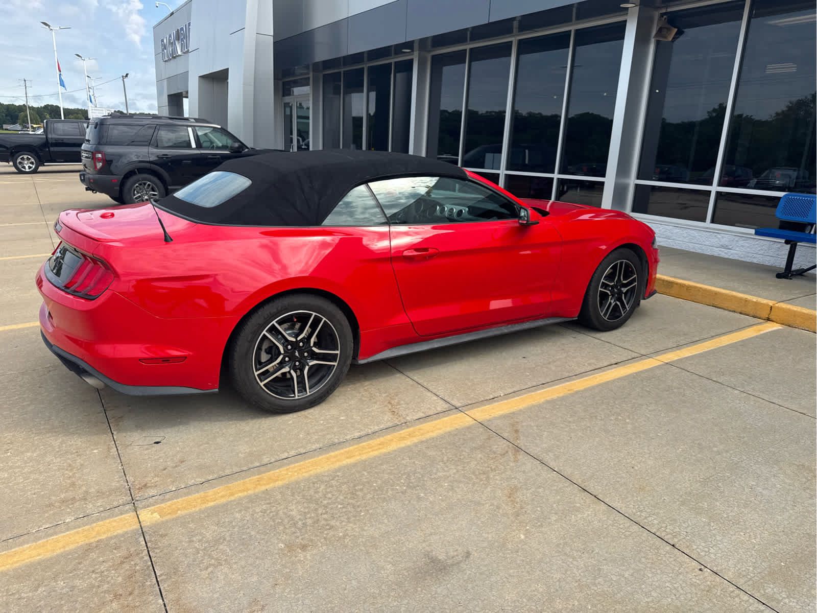 Used 2020 Ford Mustang Premium RWD image 4