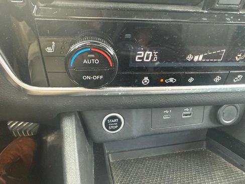 Used 2021 Nissan Rogue SV FWD image 10