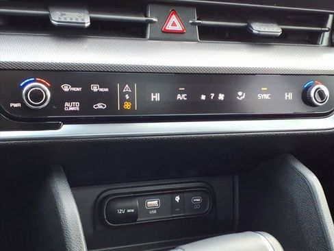 Used 2025 Kia Sportage SX image 13