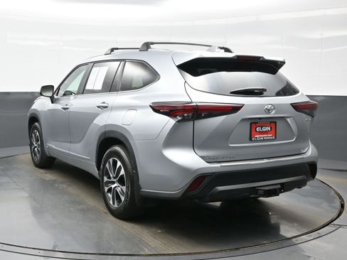 Used 2025 Toyota Highlander XLE image 4