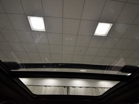 Used 2024 Cadillac Escalade Premium Luxury w/ Performance Package image 17