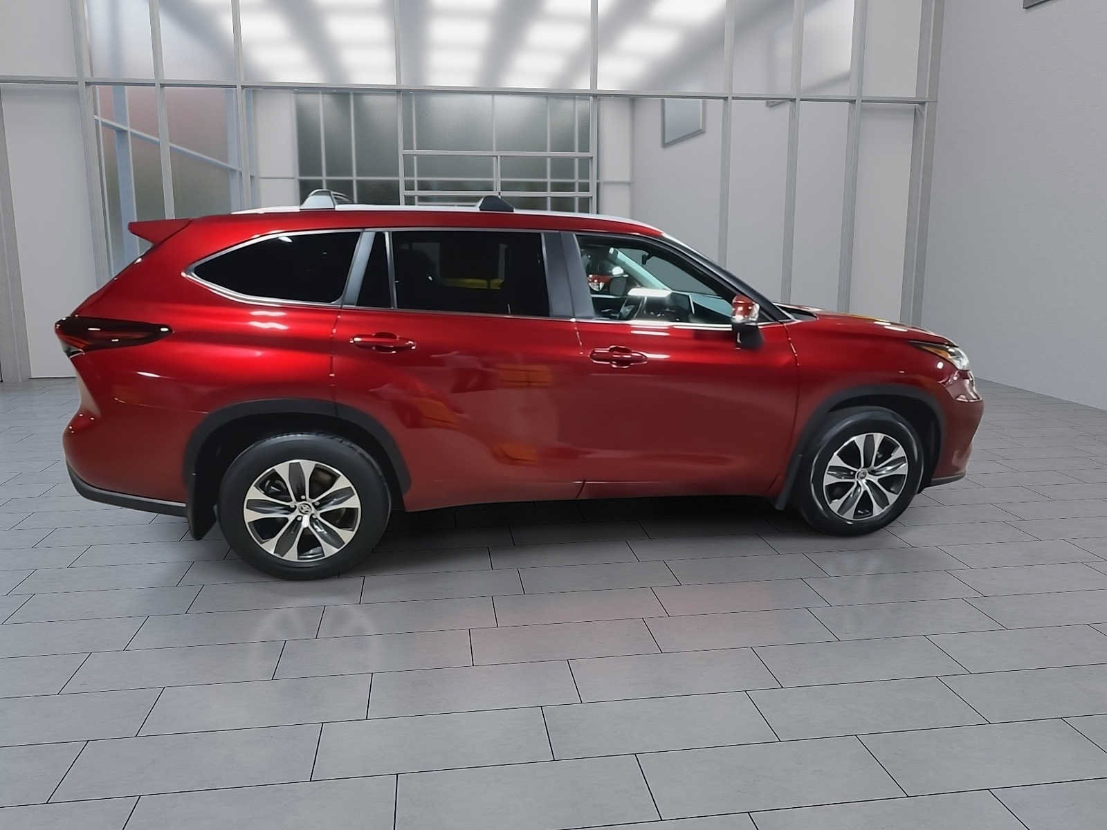 Used 2024 Toyota Highlander XLE AWD/4WD image 9