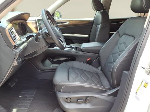 Used 2025 Volkswagen Atlas SE FWD image 15