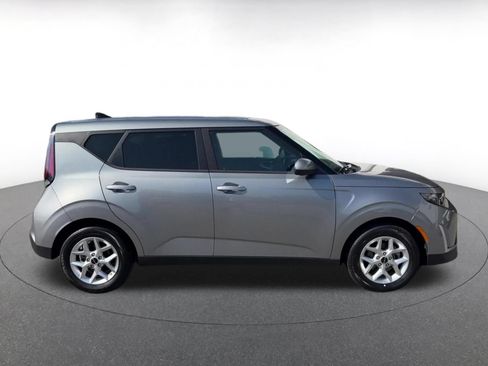 Used 2025 Kia Soul LX w/ LX Technology Package FWD image 13